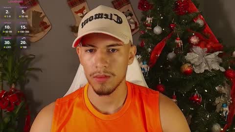 Snapshot of aaronfox_ chatting on 12.10.24 AARON online show from 12.10.24