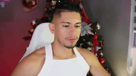 Snapshot of aaronfox_ chatting on 12.11.24 AARON online show from 12.11.24