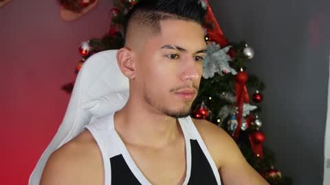 Snapshot of aaronfox_ chatting on 12.13.24 AARON online show from 12.13.24