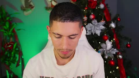 Snapshot of aaronfox_ chatting on 12.26.24 AARON online show from 12.26.24