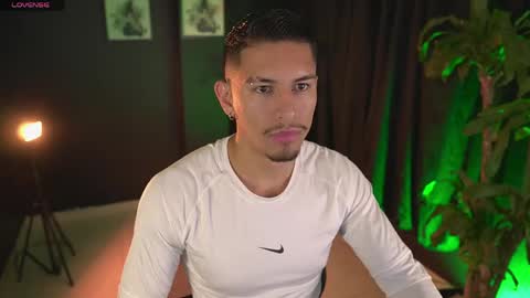 Snapshot of aaronfox_ chatting on 04.19.26 AARON online show from 04.19.26