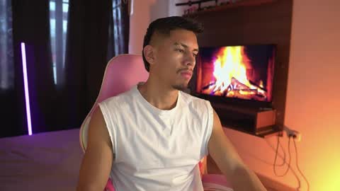 Snapshot of aaronfox_ chatting on 05.05.26 AARON online show from 05.05.26