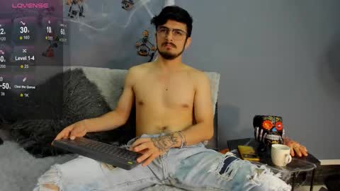 Snapshot of aaronfuentes7 chatting on 10.11.25 aaronfuentes7 online show from 10.11.25