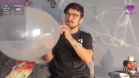 Snapshot of aaronfuentes7 chatting on 10.19.25 aaronfuentes7 online show from 10.19.25