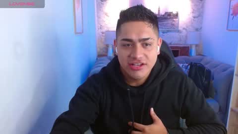 Snapshot of aaronn_12 chatting on 09.22.25 Aaron online show from 09.22.25