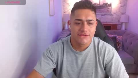 Snapshot of aaronn_12 chatting on 09.23.25 Aaron online show from 09.23.25