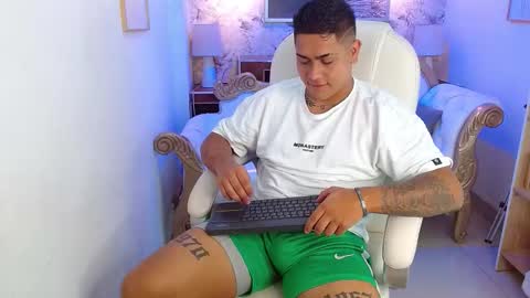 Snapshot of aaronn_12 chatting on 12.02.25 Aaron online show from 12.02.25