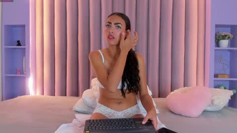 Snapshot of aashleytaylor chatting on 02.02.25 AASHLEY online show from 02.02.25