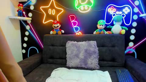 Snapshot of aashleytaylor chatting on 02.11.25 AASHLEY online show from 02.11.25