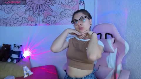 Snapshot of abbie_senjen chatting on 03.02.26 April online show from 03.02.26