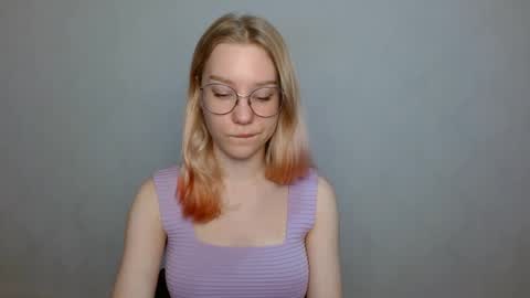 Snapshot of abbymoore__ chatting on 01.10.25 Abby Lovense is active online show from 01.10.25