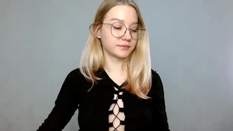 Snapshot of abbymoore__ chatting on 02.18.25 Abby Lovense is active online show from 02.18.25