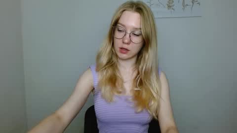 Snapshot of abbymoore__ chatting on 09.18.25 Abby Lovense is active online show from 09.18.25