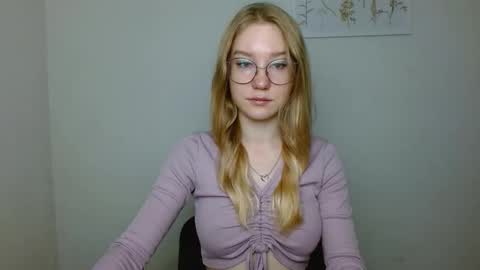 Snapshot of abbymoore__ chatting on 10.09.25 Abby Lovense is active online show from 10.09.25