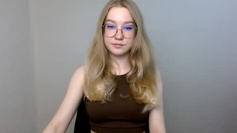 Abby Lovense is active online show from 04.11.26