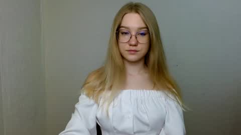Abby Lovense is active online show from 04.13.26
