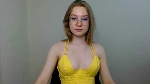 Snapshot of abbymoore__ chatting on 06.12.26 Abby Lovense is active online show from 06.12.26