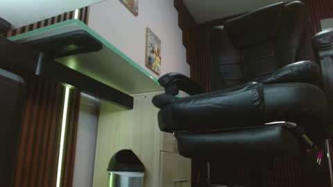 Abby Stones online show from 02.05.25