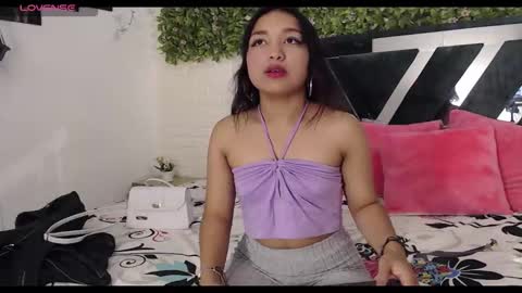 Snapshot of abbytatte_pmb chatting on 10.18.25 abby online show from 10.18.25