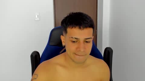 Independence model AbelAsburgo online show from 01.04.25