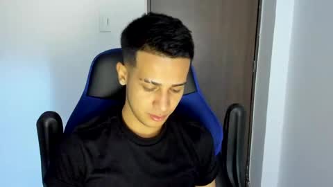 Independence model AbelAsburgo online show from 02.15.25