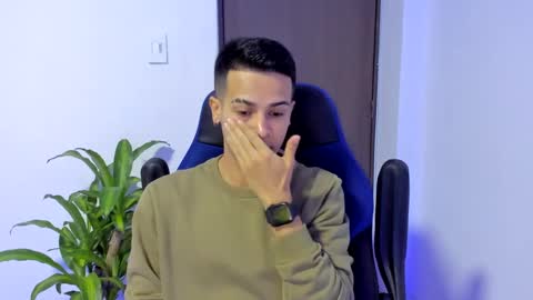 Independence model AbelAsburgo online show from 03.09.25