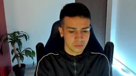 Independence model AbelAsburgo online show from 10.14.25