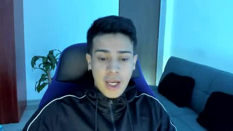 Independence model AbelAsburgo online show from 11.17.25