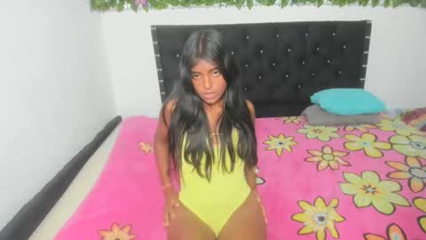 Snapshot of abigail_hot10 chatting on 10.16.25 abigail_hot10 online show from 10.16.25