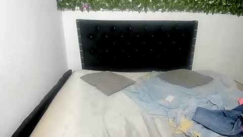 Snapshot of abigail_hot10 chatting on 11.13.25 abigail_hot10 online show from 11.13.25