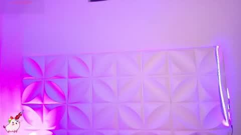 Abril  online show from 09.16.25