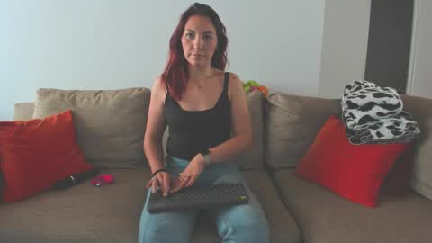Snapshot of abril_fostter chatting on 10.17.25 abril_fostter online show from 10.17.25
