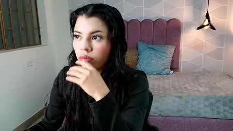 Snapshot of abril_matthews chatting on 01.11.25 ABRIL MATTHEWS online show from 01.11.25