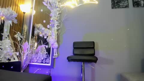 Abril  online show from 12.22.24