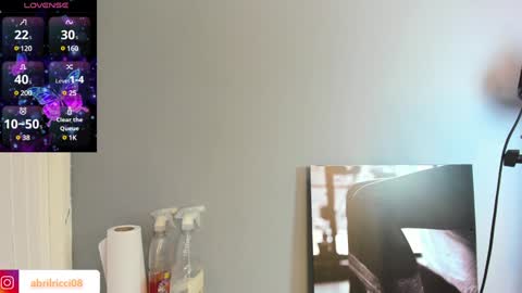 Abril  online show from 01.15.25