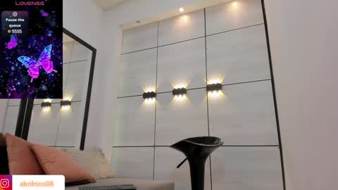 Abril  online show from 01.23.25