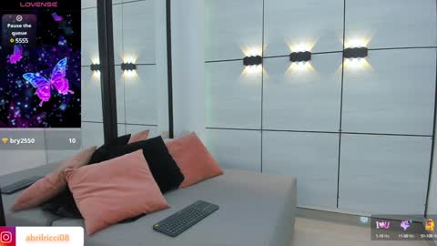 Abril  online show from 01.25.25