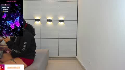 Abril  online show from 01.26.25