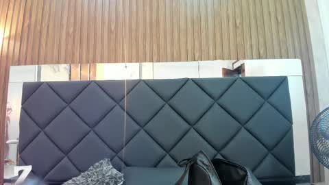 Abril  online show from 02.19.25