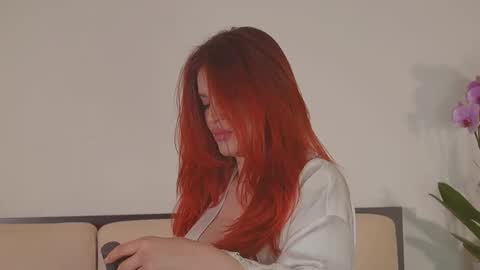 Abril Colls online show from 02.16.26