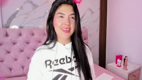 Snapshot of abrilquintana chatting on 04.29.26 Abril online show from 04.29.26