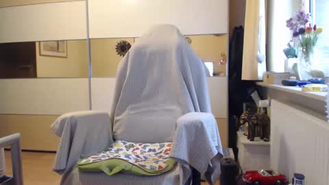 Snapshot of ach471 chatting on 10.11.25 ach471 online show from 10.11.25