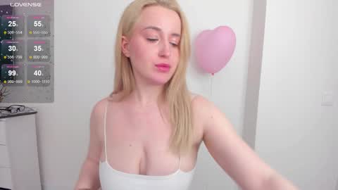 Snapshot of acid_juice chatting on 02.14.26 Anna FANSLY yesacid online show from 02.14.26