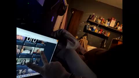 acouplesinners online show from 10.23.25