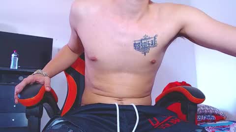 Snapshot of adam_hot11 chatting on 02.10.26 adam hot11 online show from 02.10.26