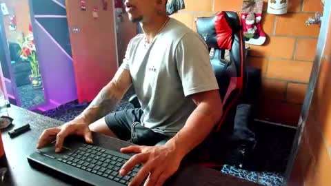 Snapshot of adam_valencia chatting on 12.30.24 Adam Valencia online show from 12.30.24