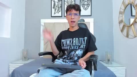 Adams Bobby online show from 11.21.25