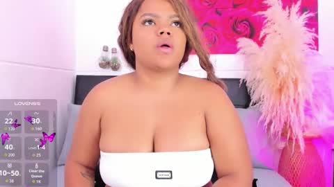 Snapshot of adams_cloe chatting on 11.25.25 Cloe Adams online show from 11.25.25