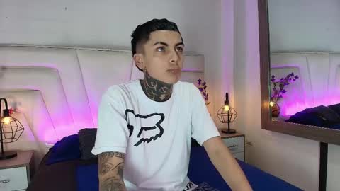 AdamsWalkerr  online show from 02.08.26