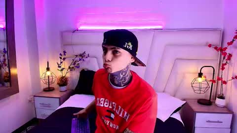 AdamsWalkerr  online show from 02.11.26